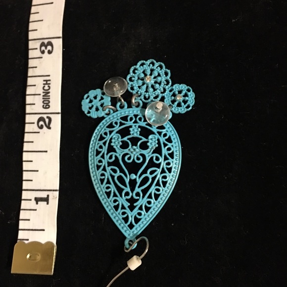 Set of fun earrings from New York and Company - Picture 4 of 6